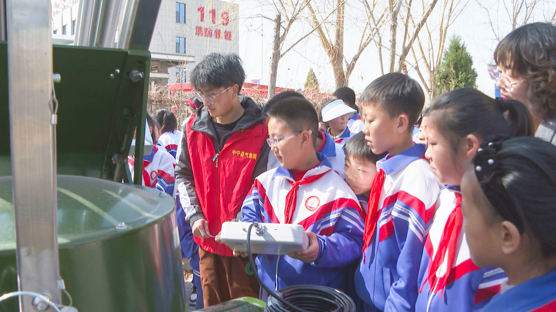 中宁县开展青少年气象科普研学活动 (15)1.jpg 中宁县开展青少年气象科普研学活动 (15)1.jpg