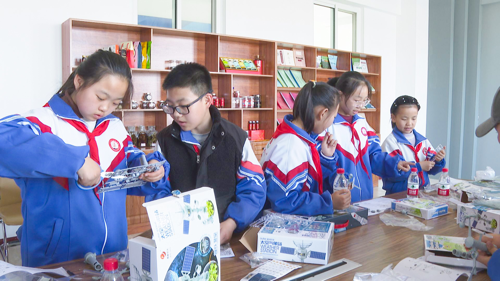 中宁县开展青少年气象科普研学活动 (26)1.jpg 中宁县开展青少年气象科普研学活动 (26)1.jpg