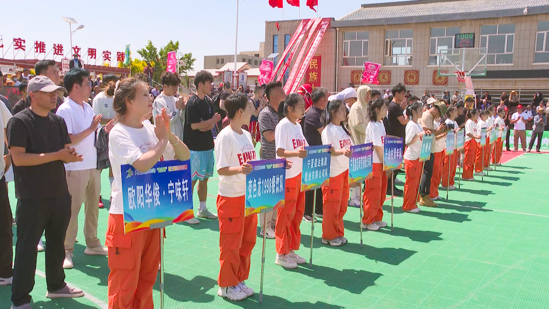 大战场镇：以球为介促团结  文体赋能助振兴 (3)1.jpg