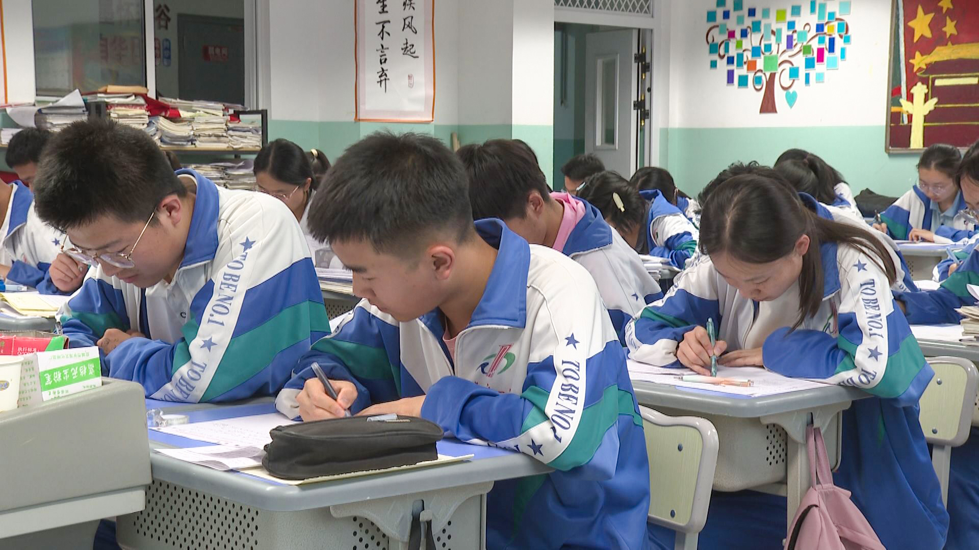 执笔为剑迎高考 青春逐梦正当时 (28)1.jpg