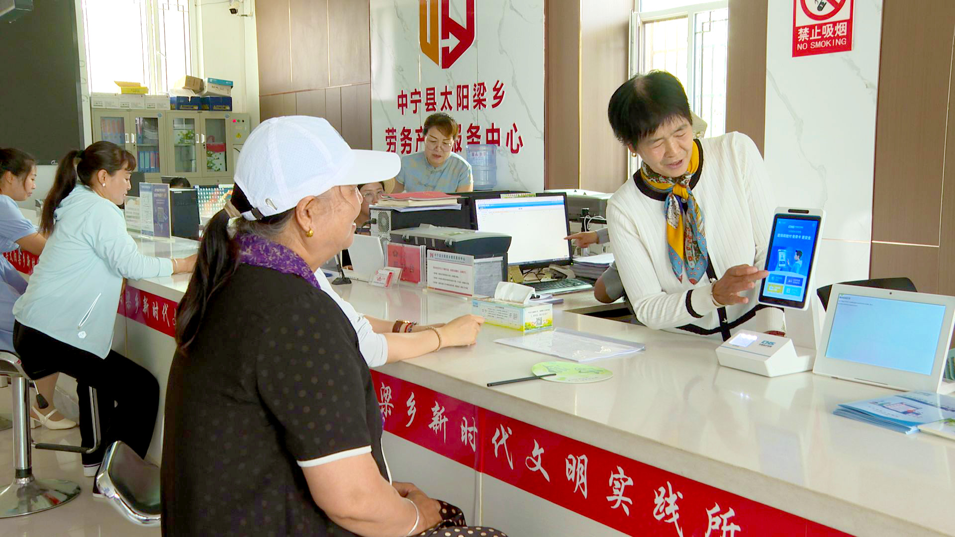 太阳梁乡开展“假如我是办事群众”换位体验活动 架起政务服务“连心桥” (9)1.jpg
