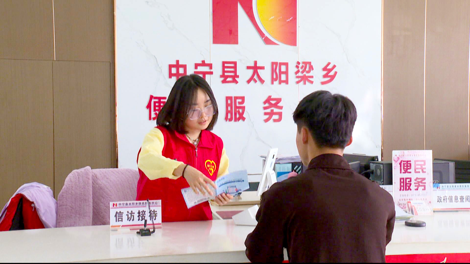 太阳梁乡开展“假如我是办事群众”换位体验活动 架起政务服务“连心桥” (21)1.jpg