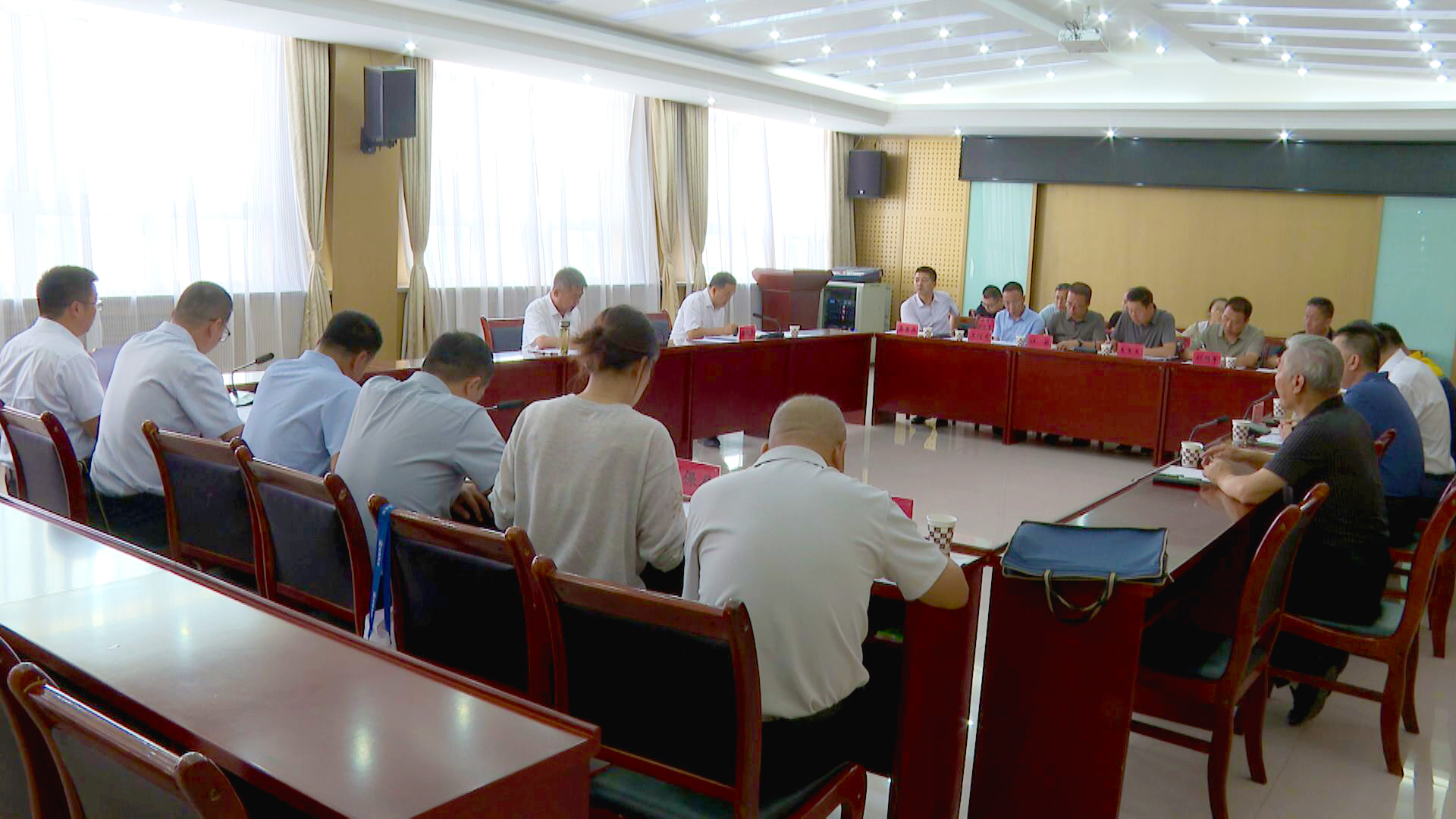 中宁县召开为企业纾困解难办公会 (9)1.jpg
