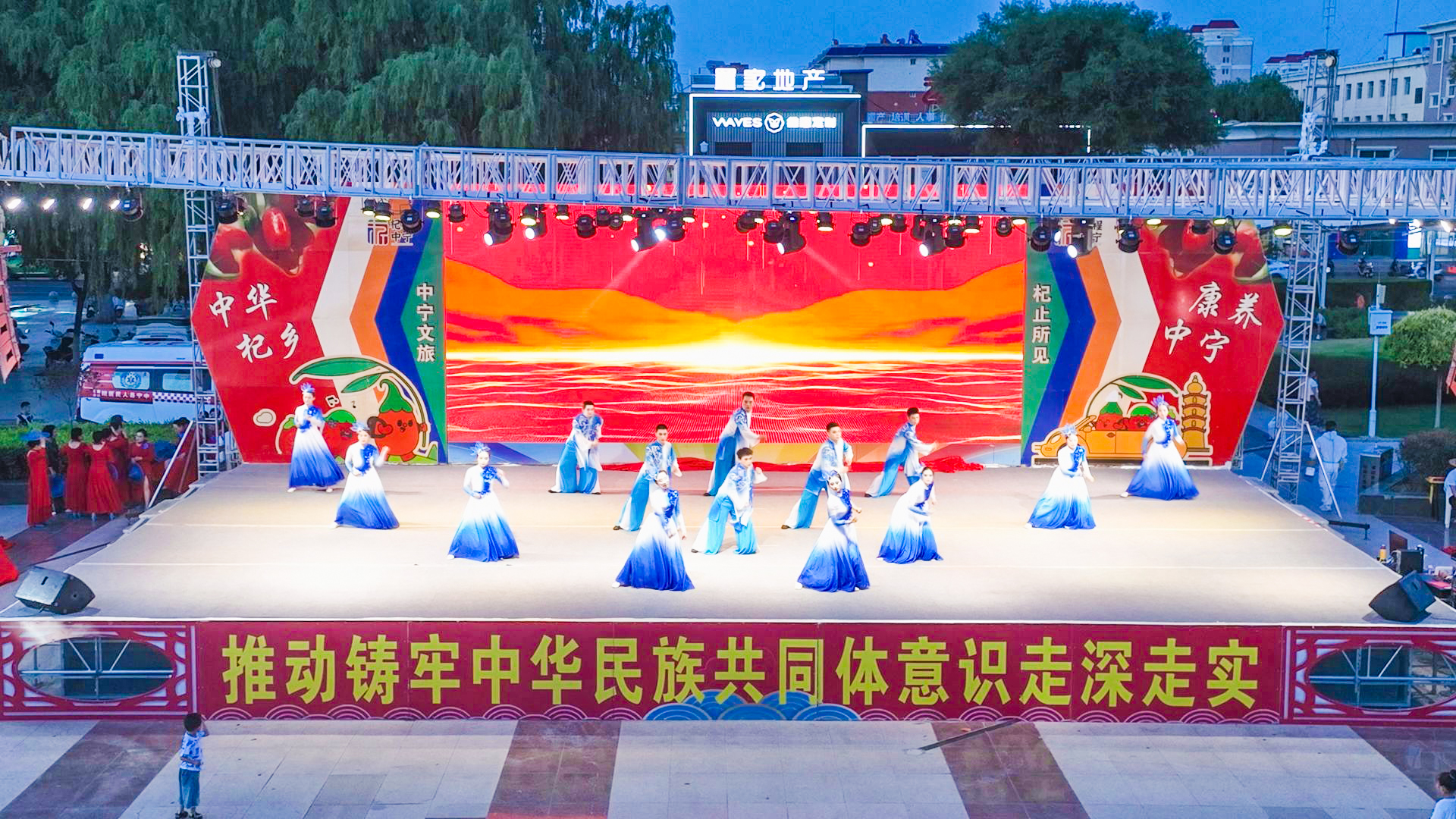 中宁县举办2025年“世界人口日”专场文艺晚会 (13)1.jpg