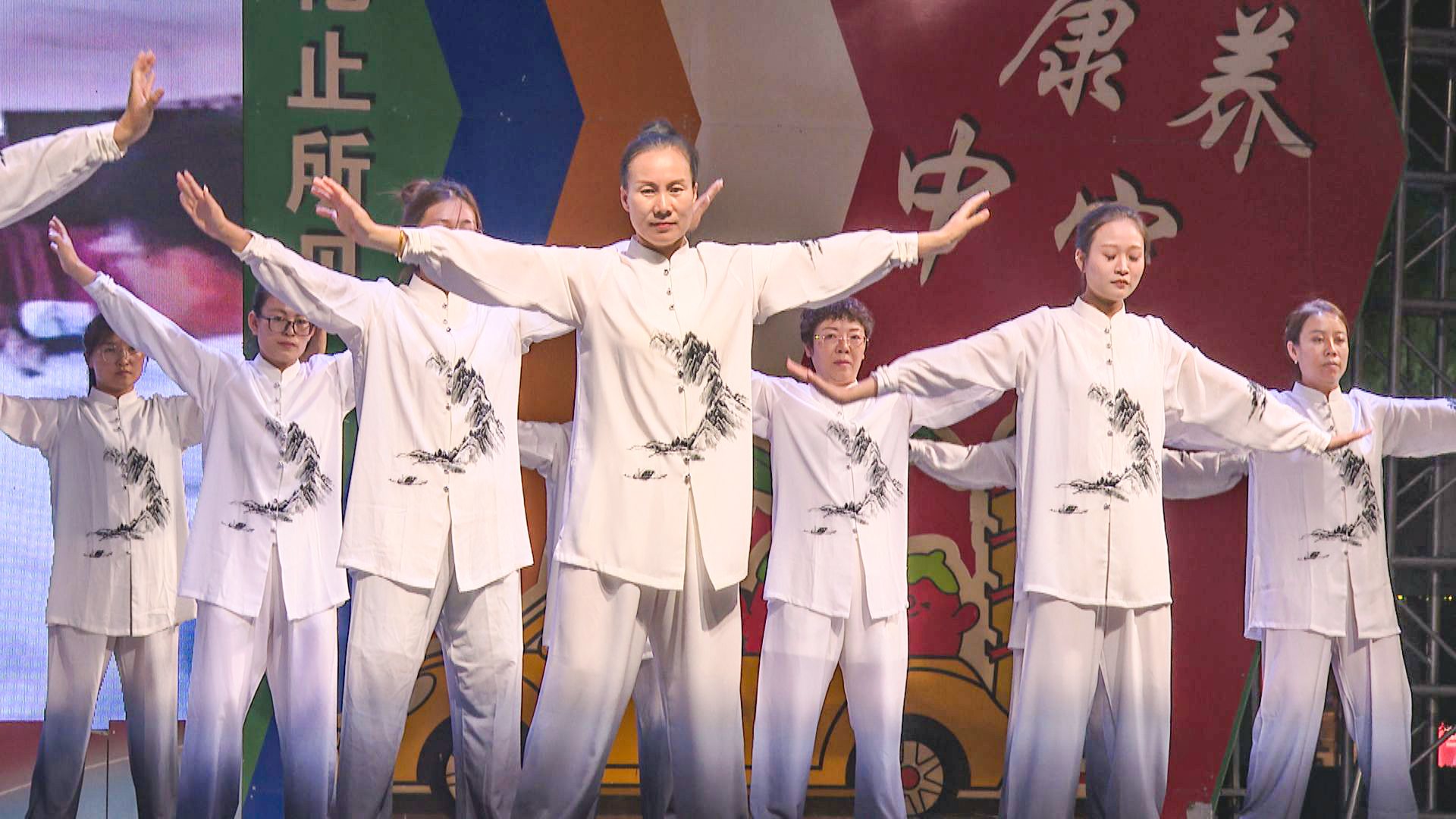 中宁县举办2025年“世界人口日”专场文艺晚会 (24)1.jpg