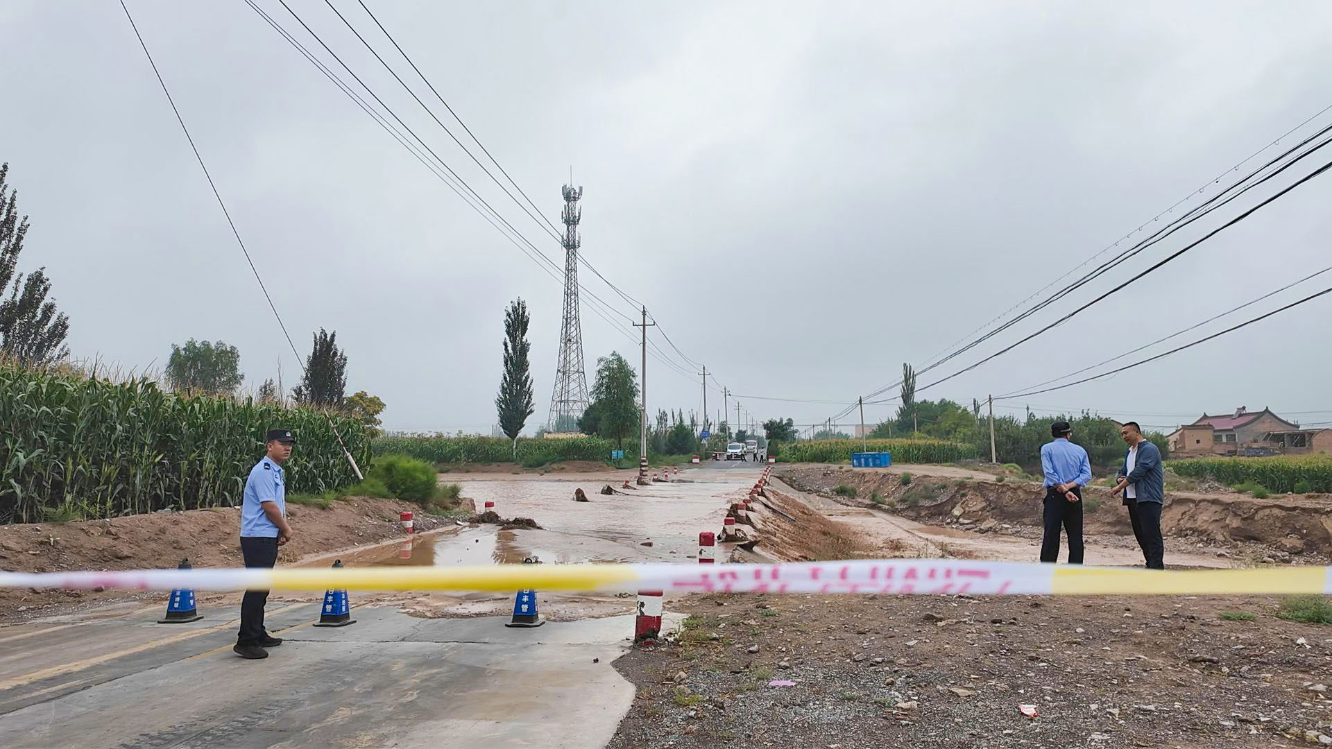 中宁县积极应对强降雨 部门乡镇联动筑牢防汛安全防线 (13)1.jpg