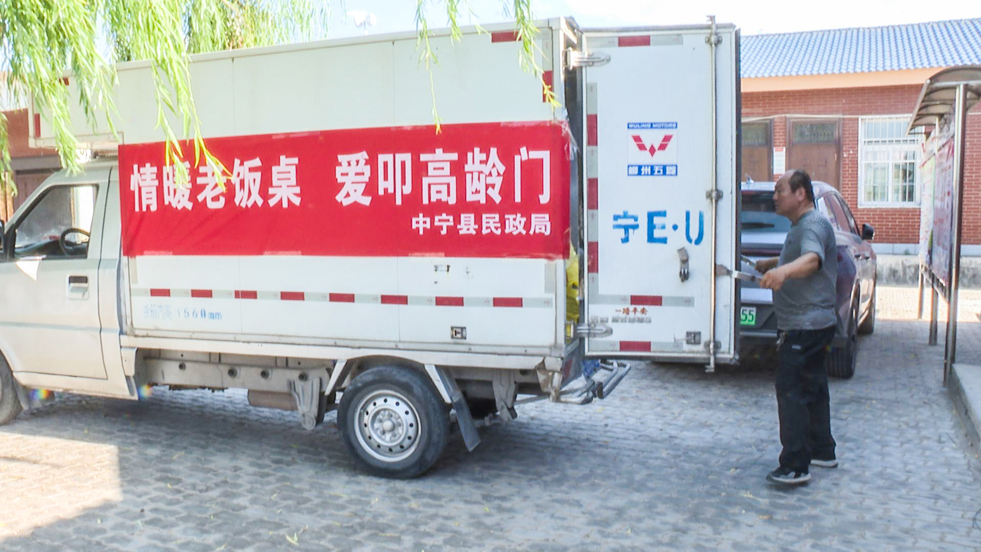 中宁县民政局慰问养老服务机构及老饭桌 (1)1.jpg