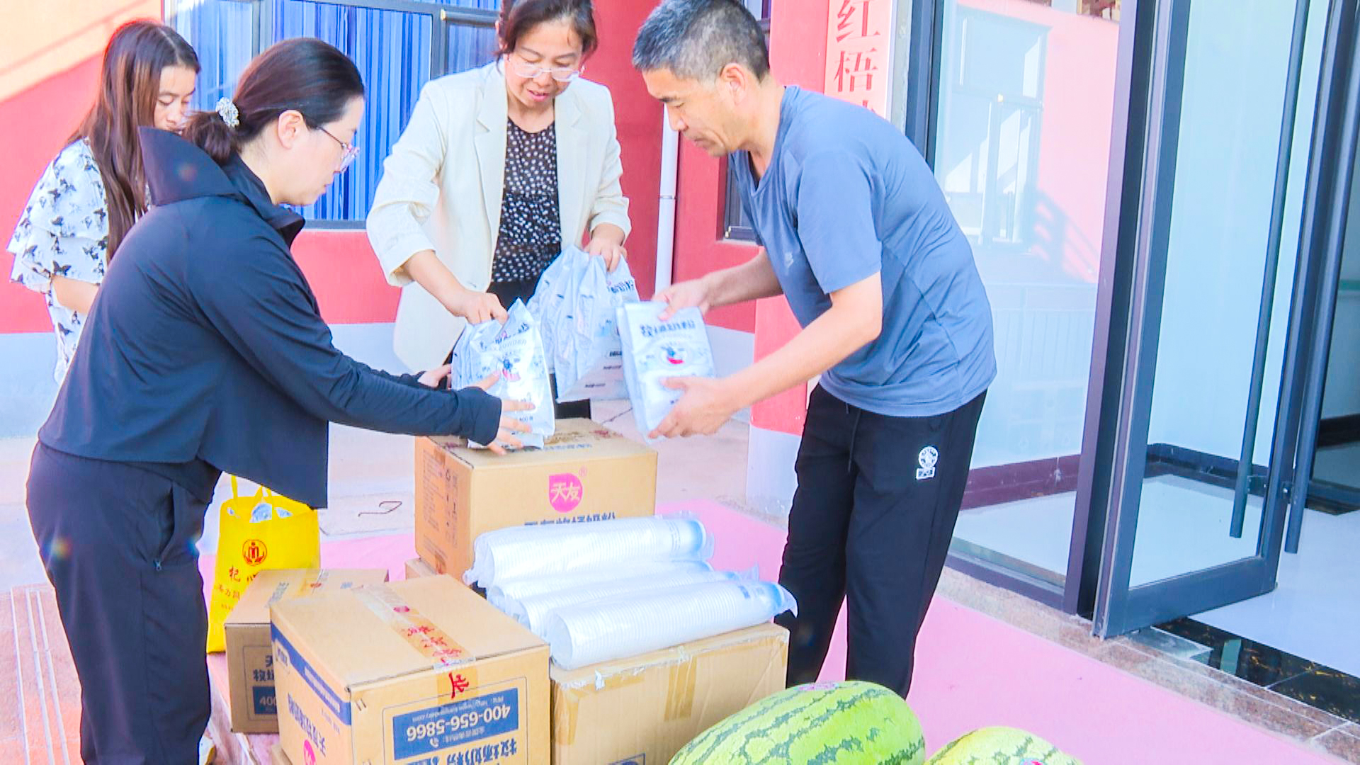 中宁县民政局慰问养老服务机构及老饭桌 (7)11.jpg