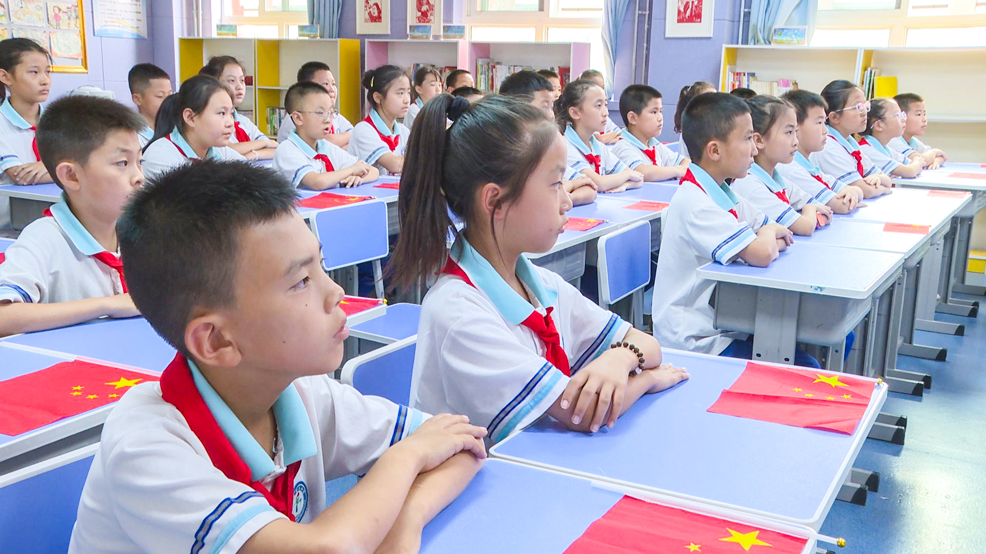 将伟大抗战精神铸入学生心间 我县中小学生同上一堂思政大课  (11)2.jpg