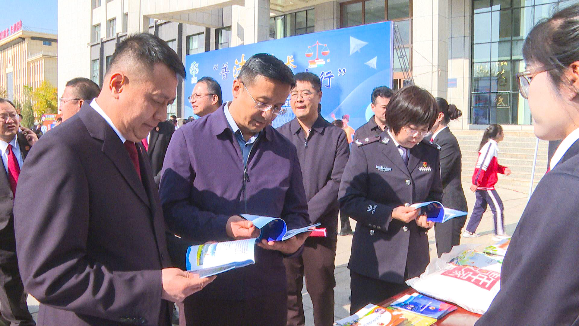 中宁县青少年普法宣传系列活动启动 (17)1.jpg 中宁县青少年普法宣传系列活动启动 (17)1.jpg