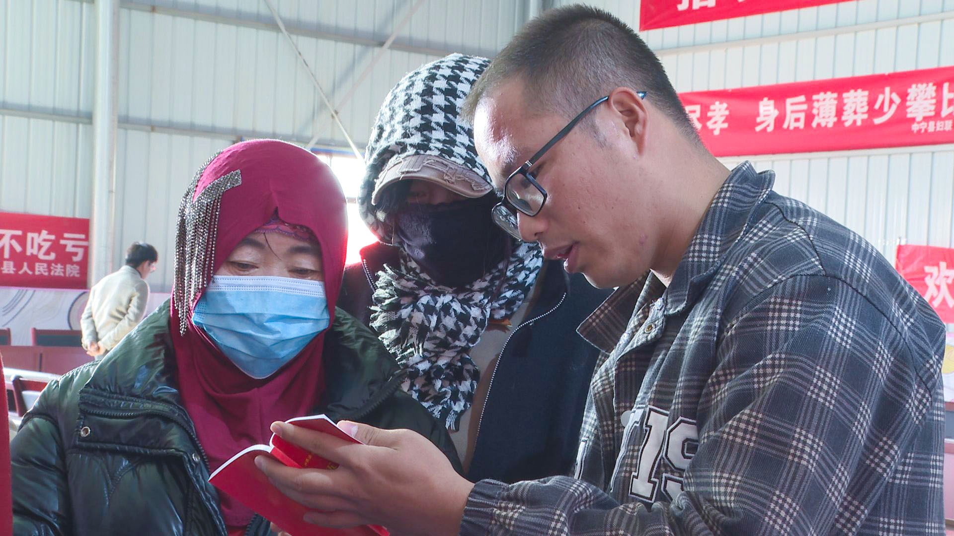 喊叫水乡专项招聘会：岗位送到“家门口”  就业服务“零距离” (6)2.jpg