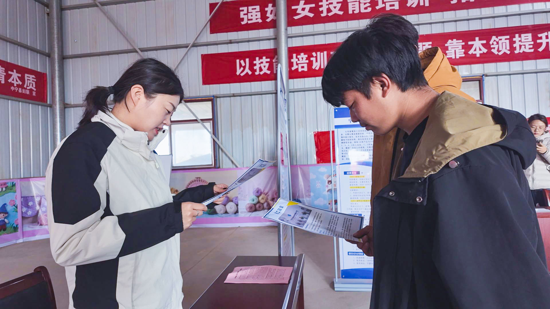 喊叫水乡专项招聘会：岗位送到“家门口”  就业服务“零距离” (10)2.jpg