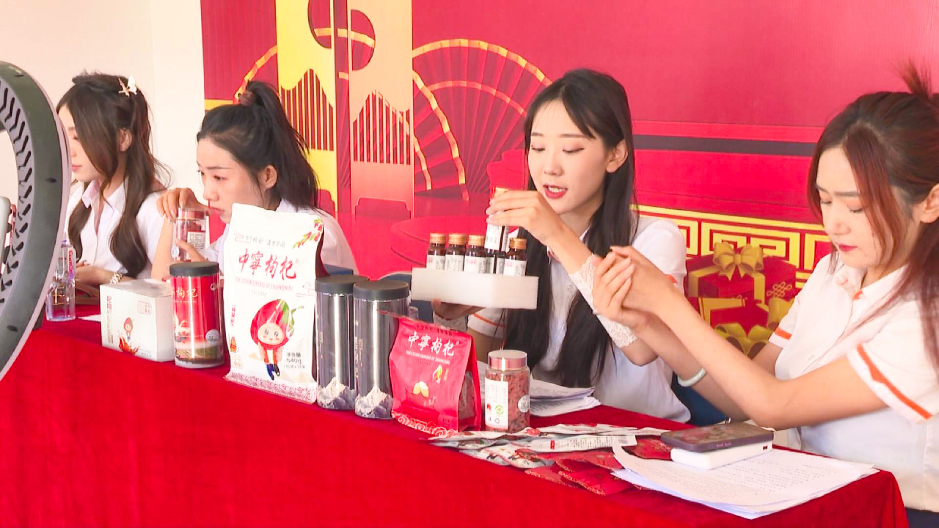 中宁县以“1233”模式赋能电商产业发展 (10)1.jpg 中宁县以“1233”模式赋能电商产业发展 (10)1.jpg