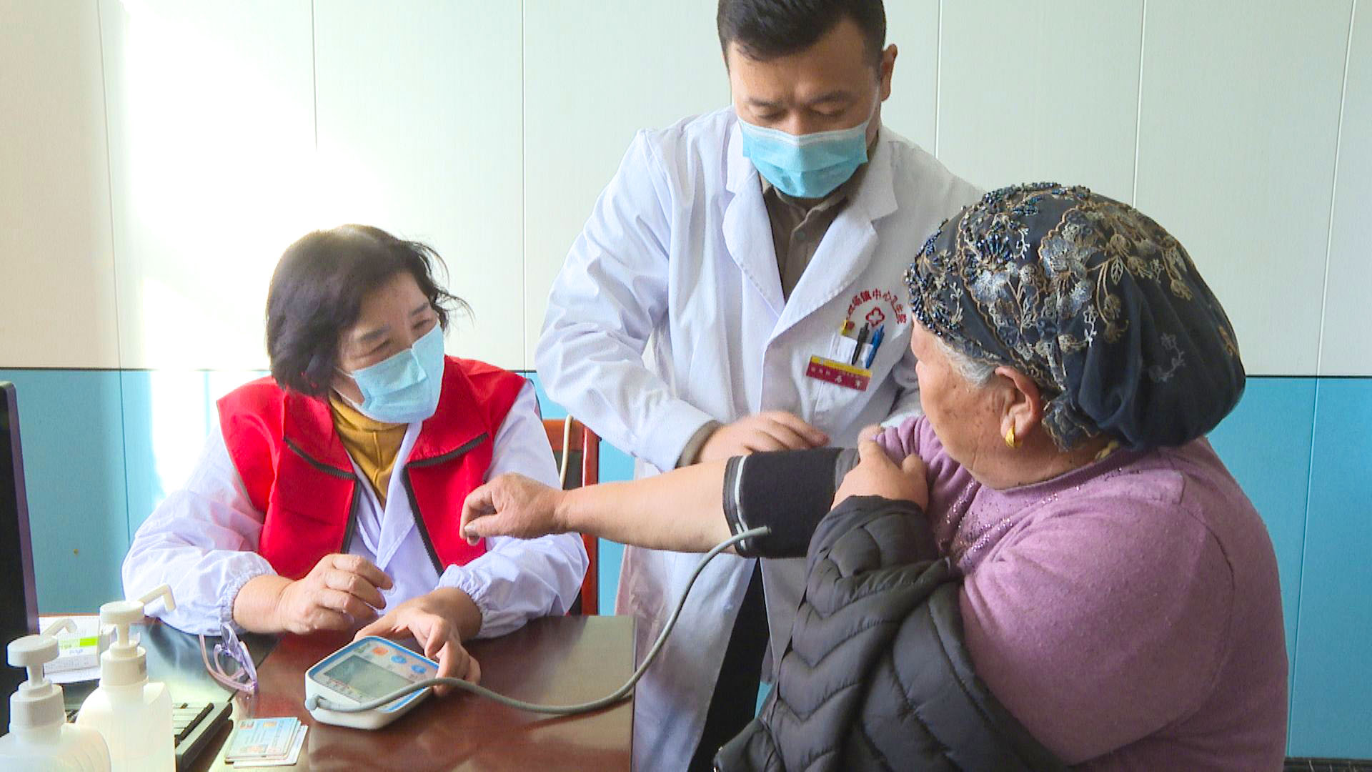 自治区“桑榆情·健康行”老专家基层义诊活动走进中宁县 (10)1.jpg