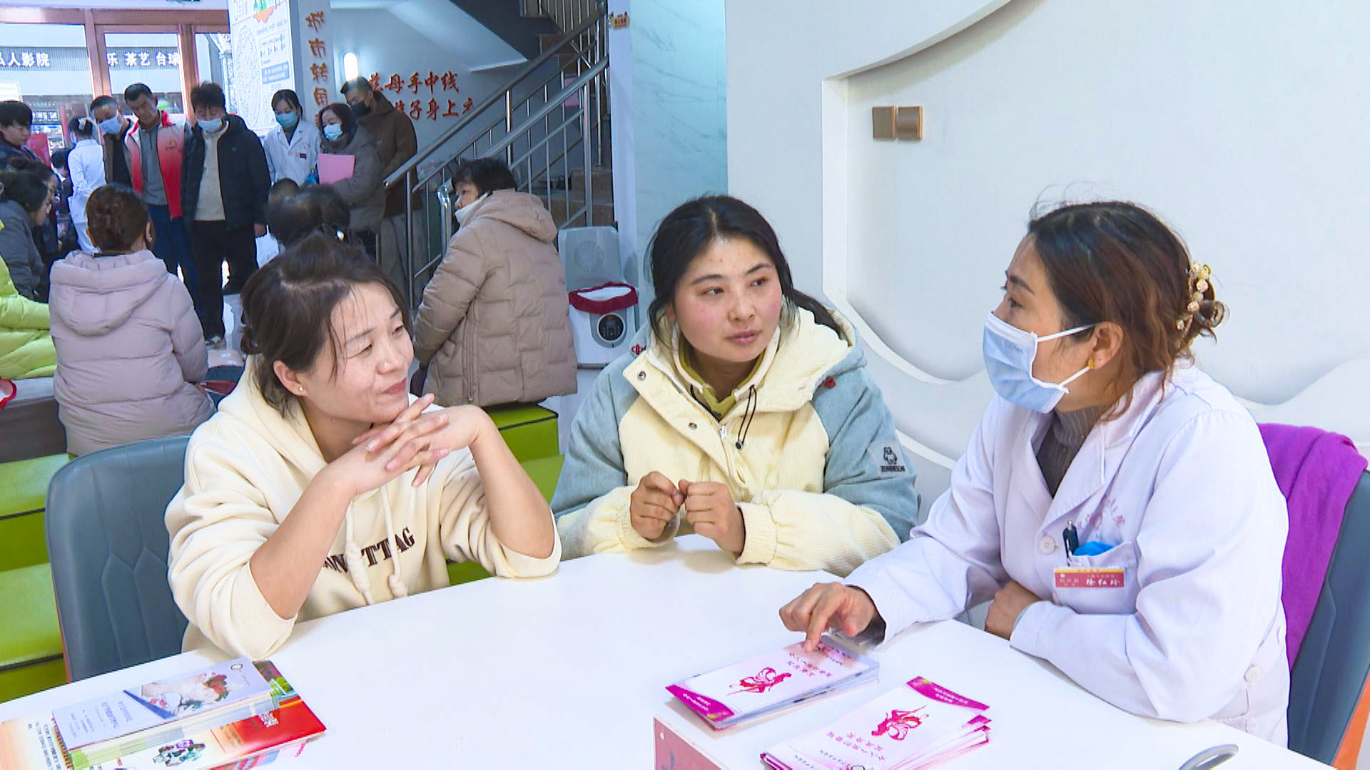 开展义诊志愿活动 (2)1.jpg 开展义诊志愿活动 (2)1.jpg