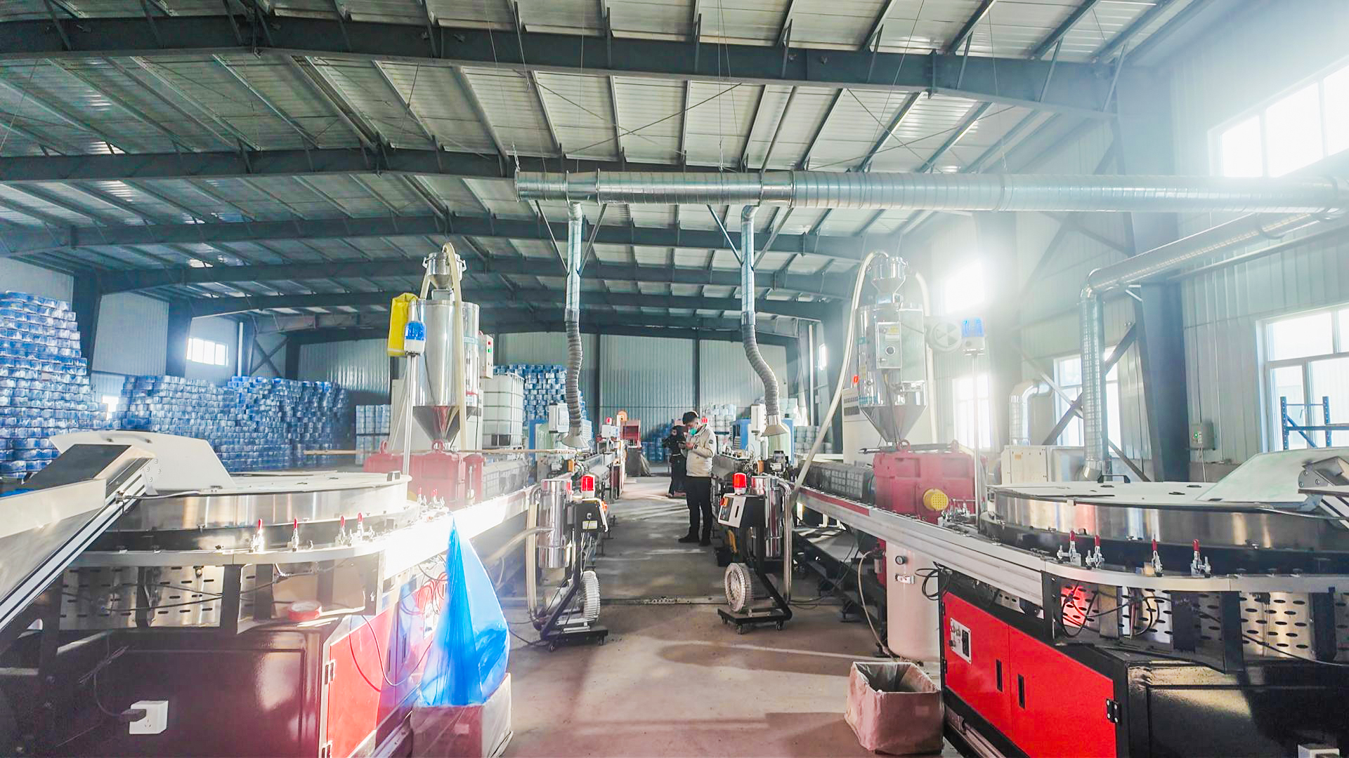 太阳梁乡:滴灌带生产“热”起来 (3)1.jpg 太阳梁乡:滴灌带生产“热”起来 (3)1.jpg