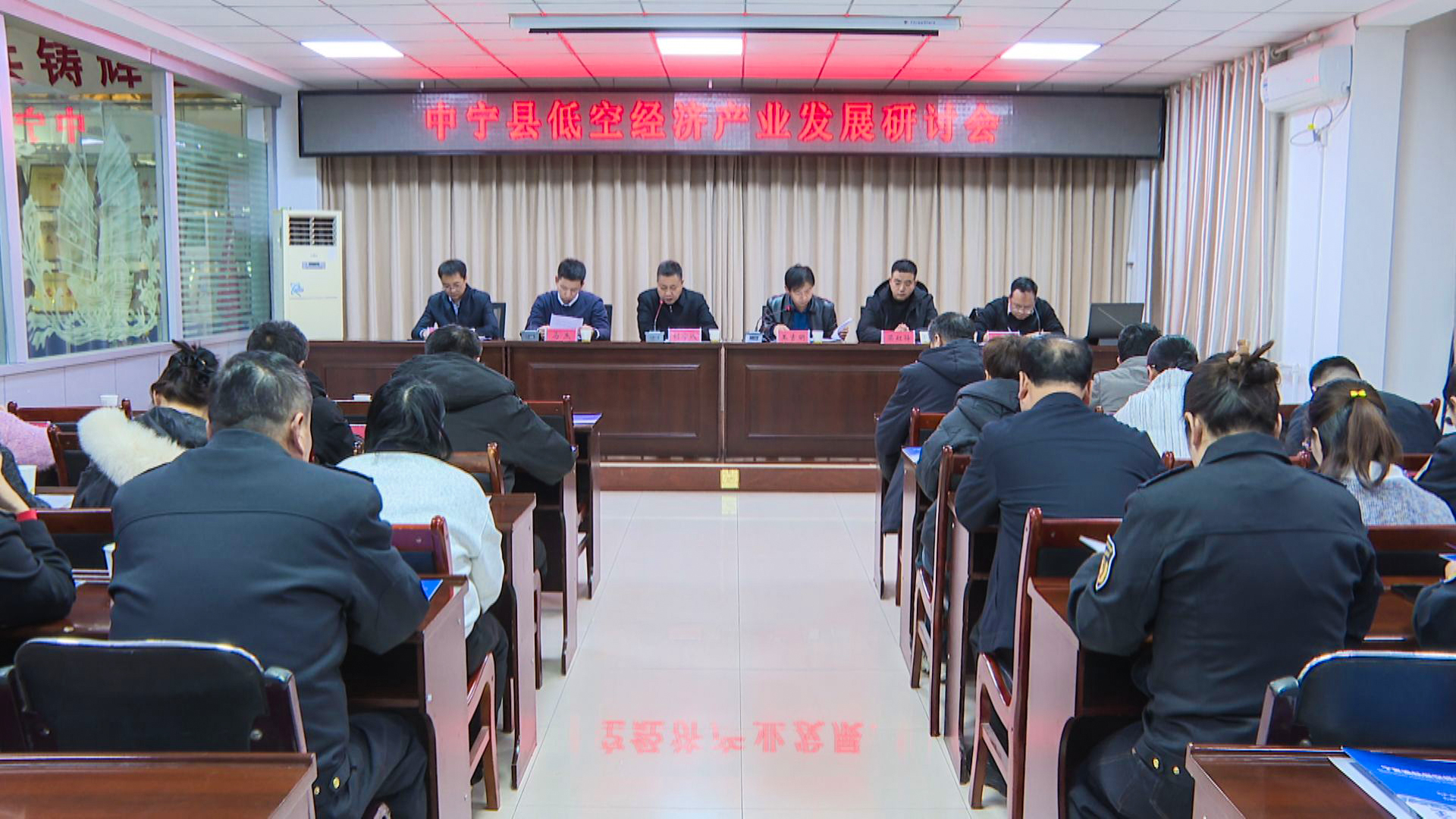 中宁县召开低空经济产业发展研讨会 (2)1.jpg 中宁县召开低空经济产业发展研讨会 (2)1.jpg