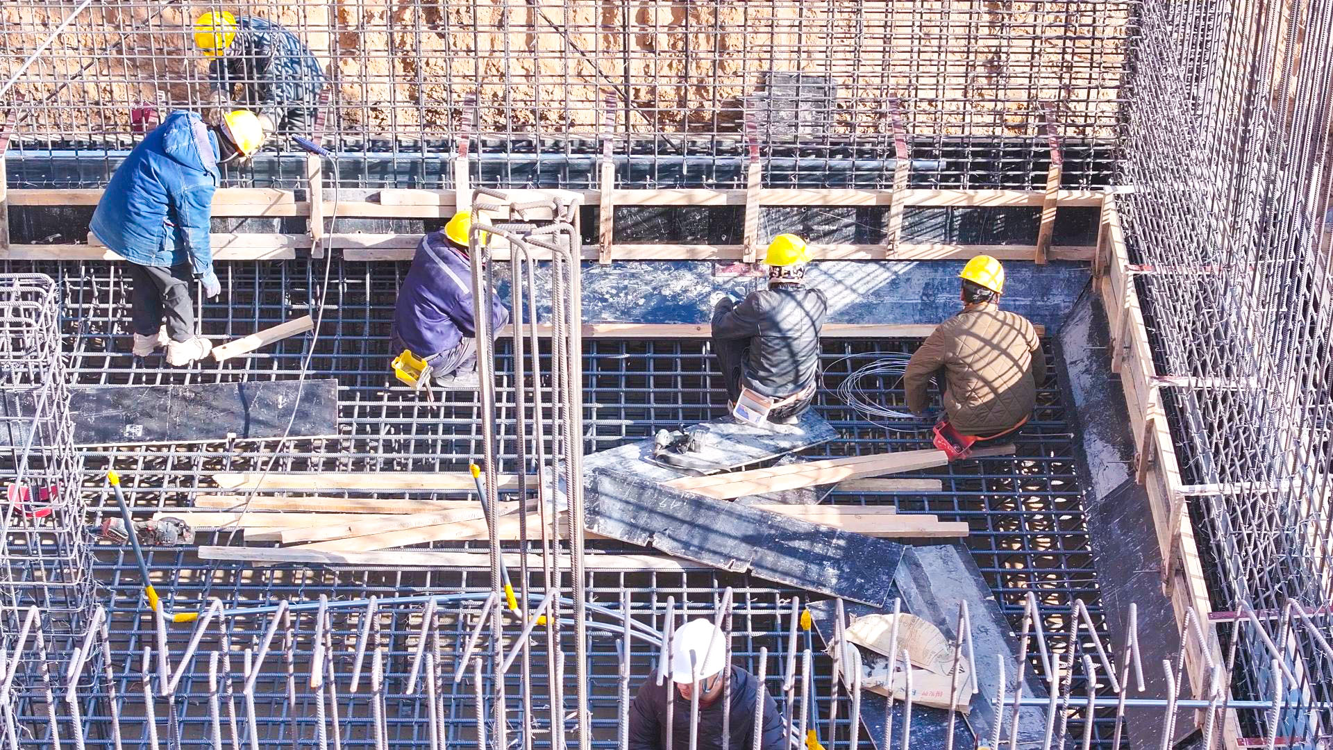 喊叫水中型灌区改造工程迎“寒”而上保春灌 (3)1.jpg