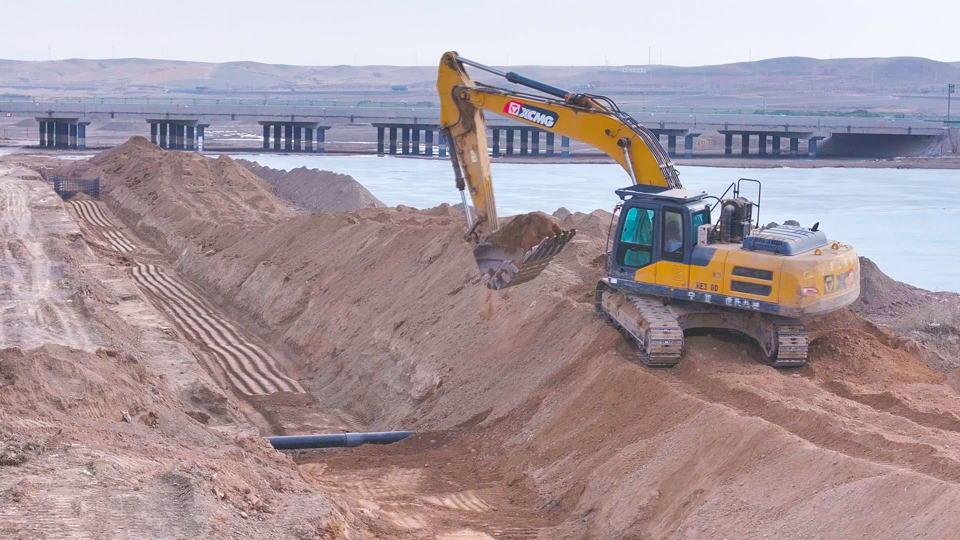 喊叫水中型灌区改造工程迎“寒”而上保春灌 (28)1.jpg