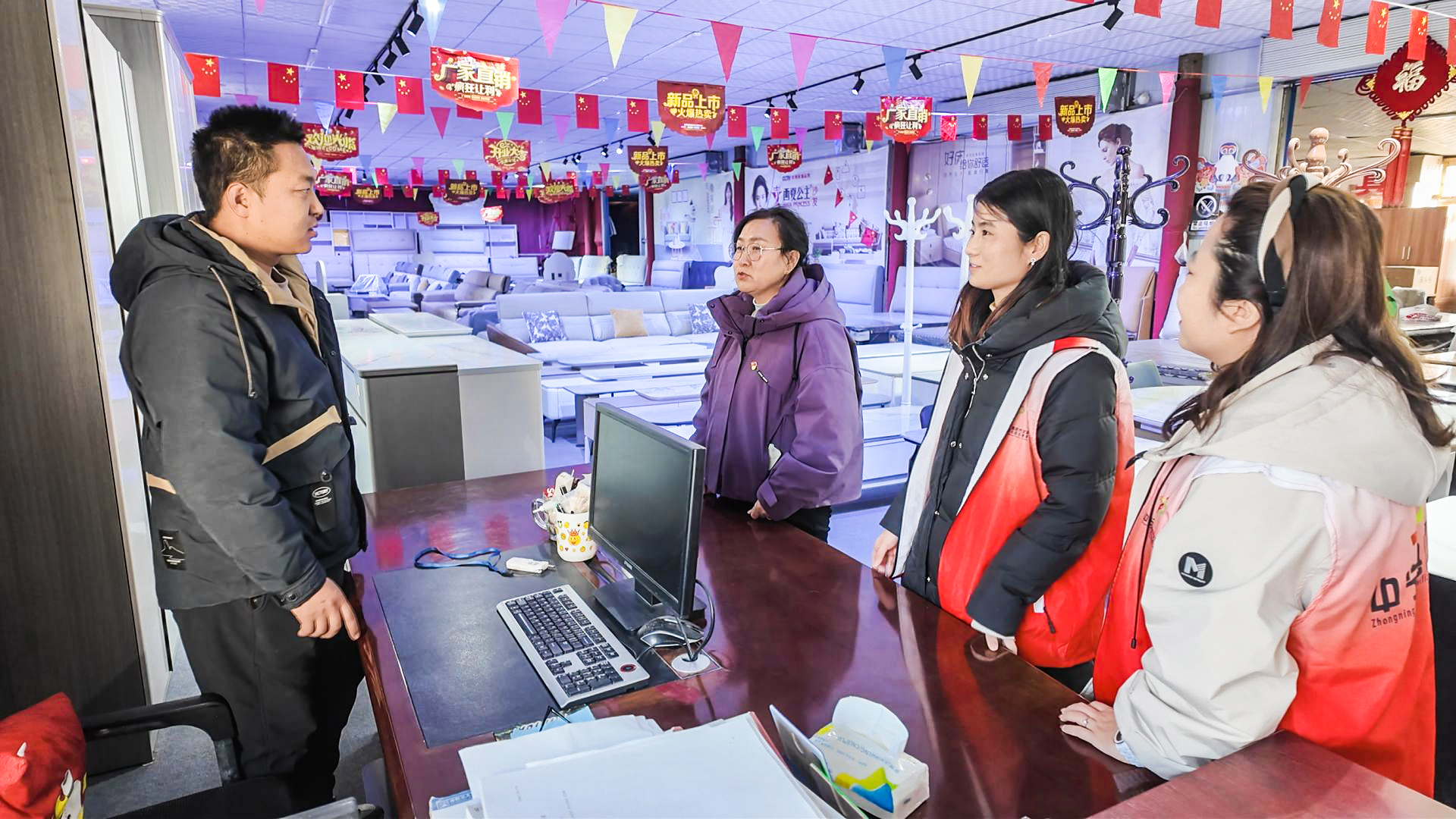 邓慧芝：用心履职 情系民生 (9)1.jpg