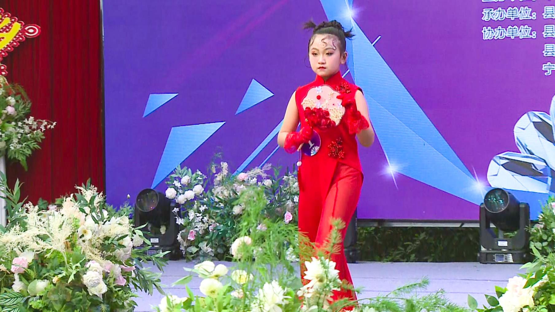 我县举办“塞上杞韵 红宝流光”模特时装秀（决赛） (35)1.jpg