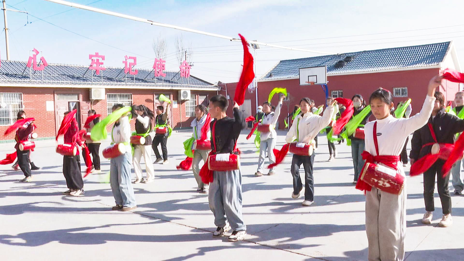 新堡镇：鼓乐喧天迎新春 民俗盛宴展风采 (12)1.jpg