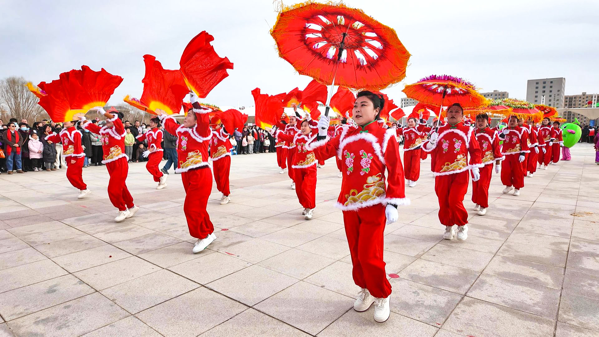 宁安镇举行“策马奔腾暖杞乡”社火展演 (34)1.jpg