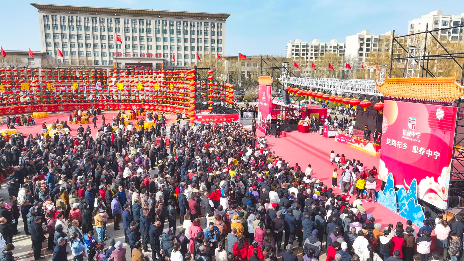 中宁万人同吃蒿子面迎新春 (14)1.jpg