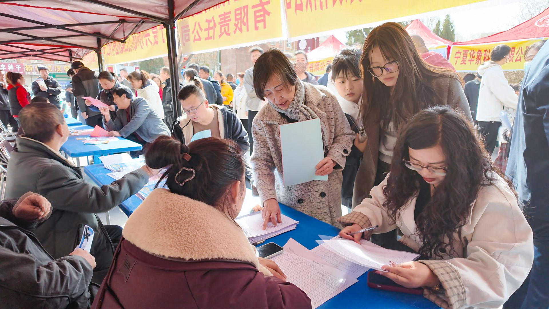 宁安镇举办2026年春风行动暨就业援助季专场招聘会 (15)1.jpg 宁安镇举办2026年春风行动暨就业援助季专场招聘会 (15)1.jpg