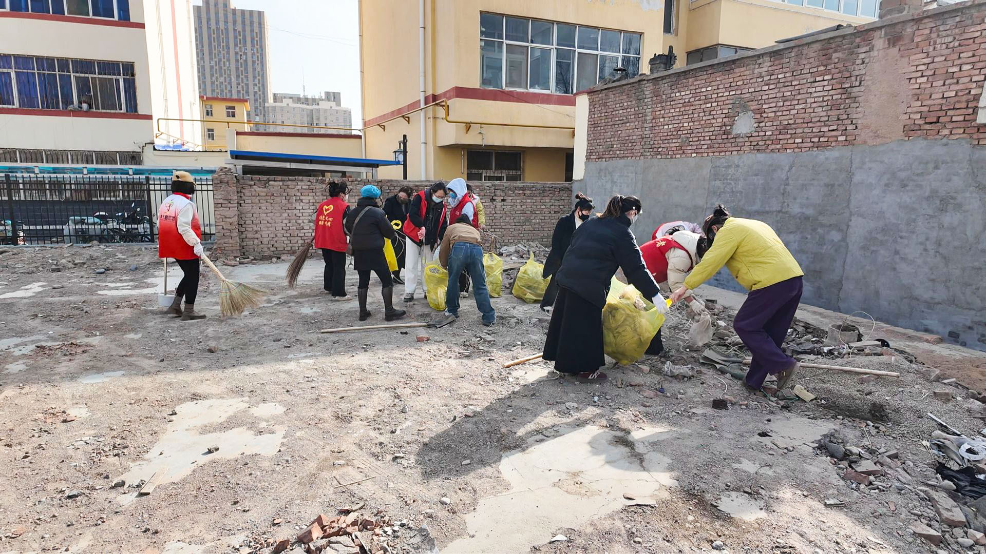 丰宁社区集中清理卫生死角 助力全国文明城市创建 (4)1.jpg