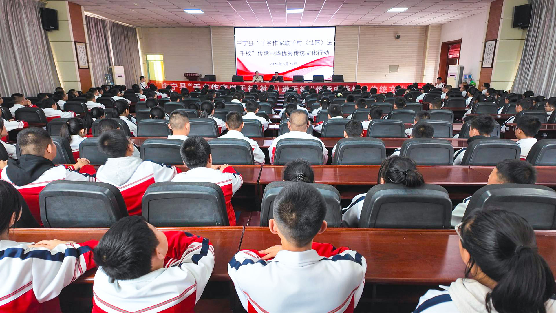 文学滋养进校园 助力少年写作梦 (1)1.jpg