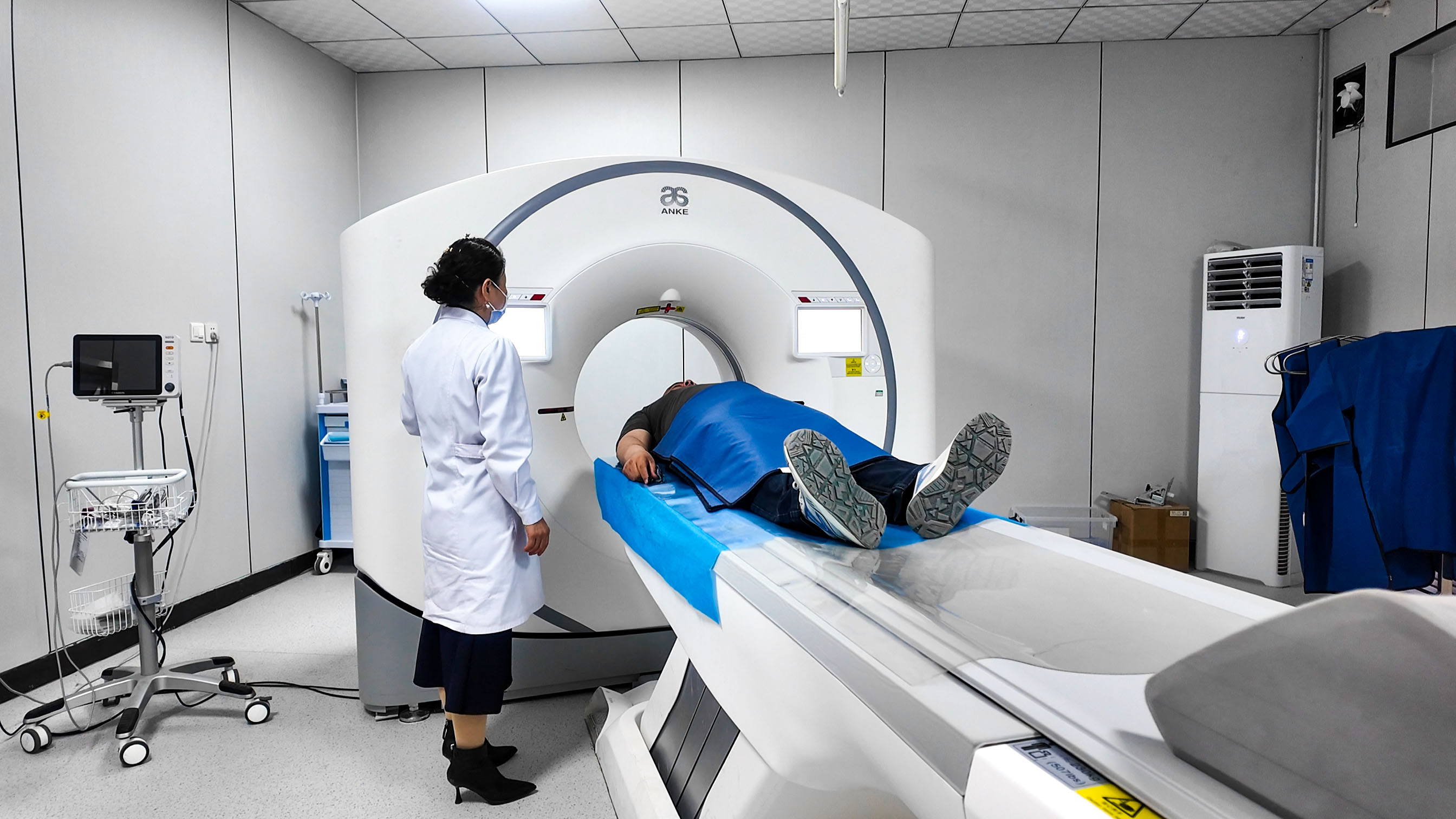 中宁县为在职村干部进行免费健康体检 (9)1.jpg