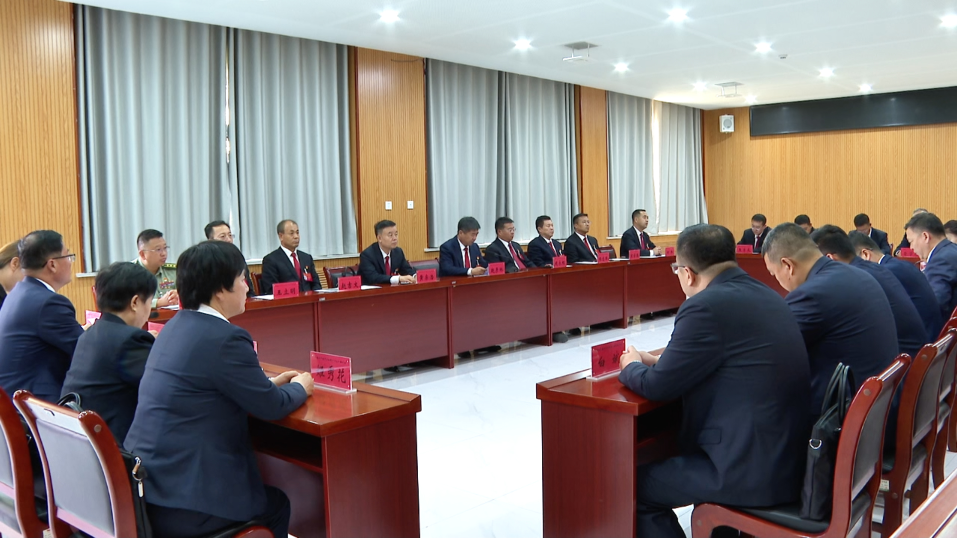 主席团第五次会议.jpg 主席团第五次会议.jpg