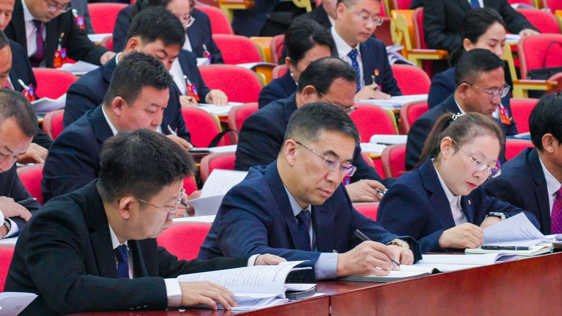 政协台下3.png 政协台下3.png