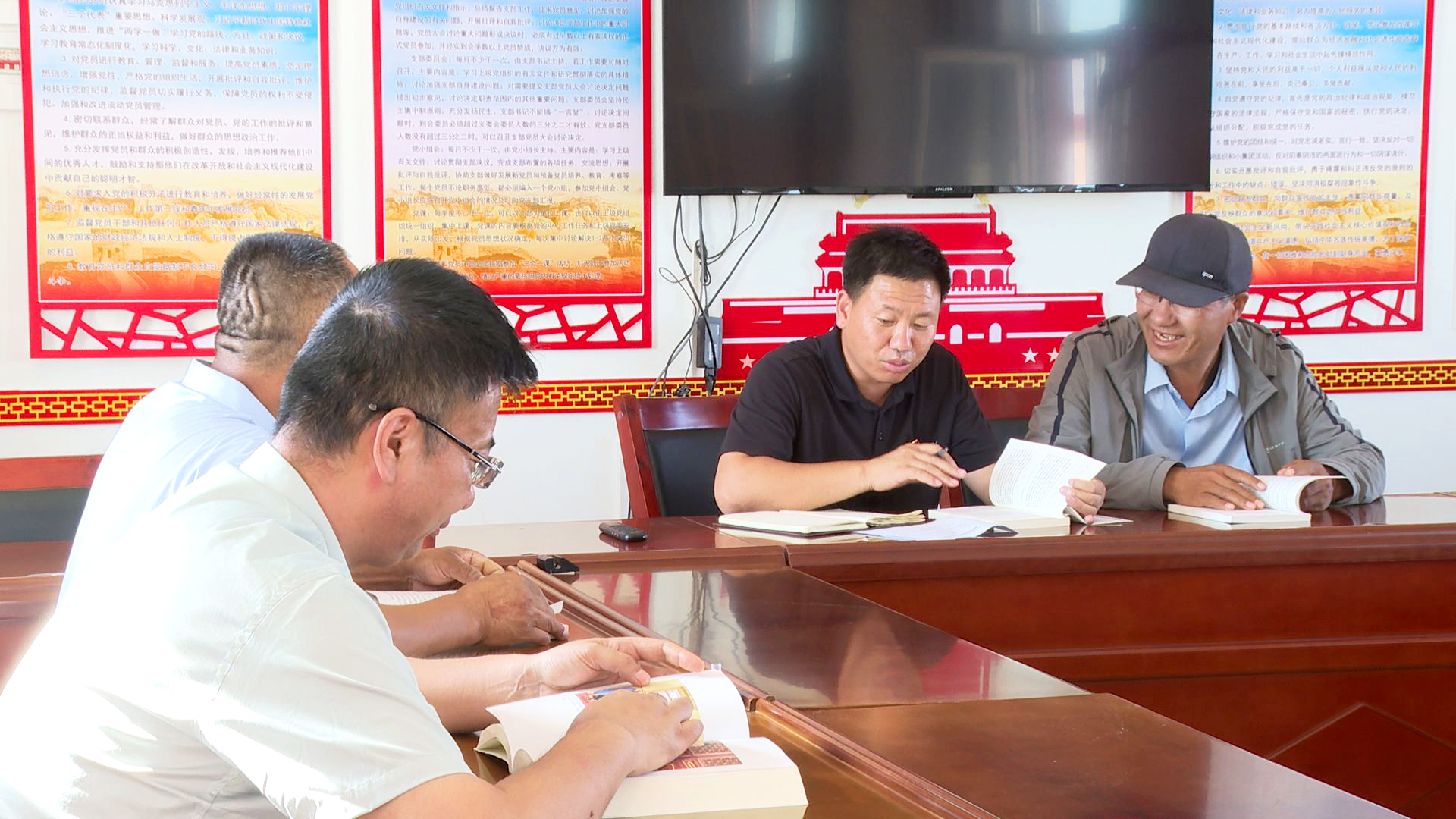 郑建东：挂职当任职 真心干实事 (9)1.jpg